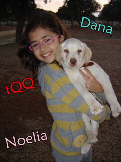 NUESTRA PERRA DANA CON SU DUEÑA MAS EPQUEÑA NOELIA